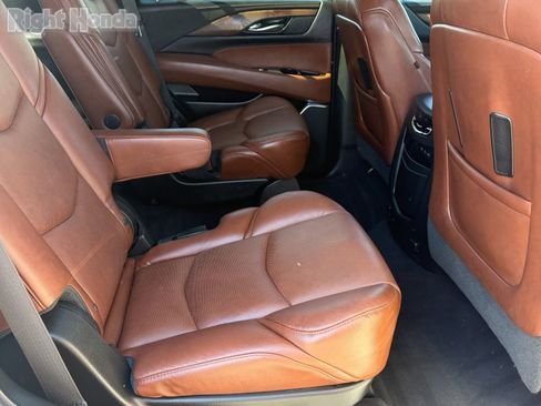 Used 2019 Cadillac Escalade Luxury image 16