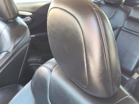 Used 2019 Jeep Cherokee Latitude Plus image 16