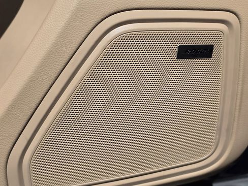 Certified 2025 Porsche Macan AWD/4WD image 7