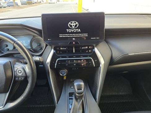 Used 2022 Toyota Venza XLE image 33