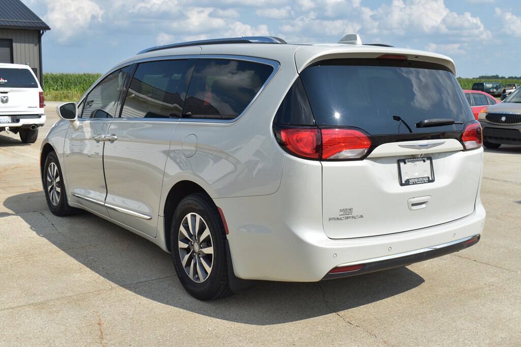 Used 2020 Chrysler Pacifica Touring-L Plus FWD image 5