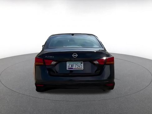 Used 2025 Nissan Altima 2.5 SV FWD image 10