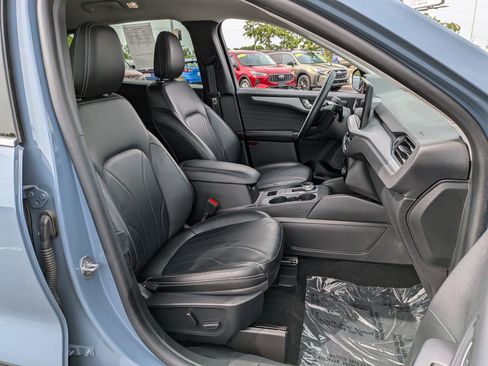 Used 2025 Ford Escape SE w/ PHEV Premium Package FWD image 25