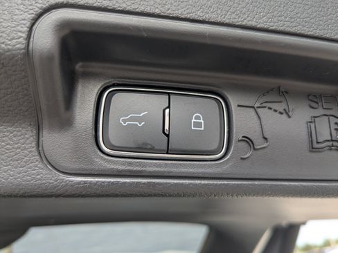 Used 2025 Ford Explorer ST-Line w/ ST-Line Street Pack image 16