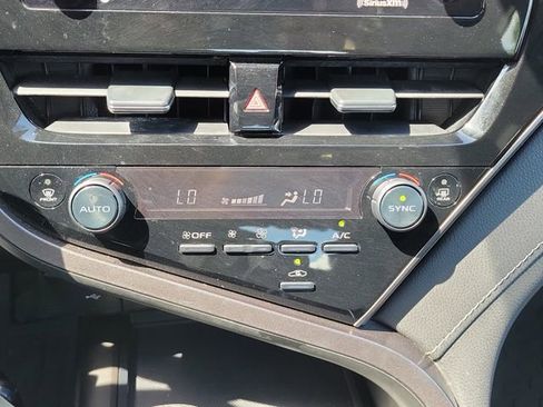 Used 2022 Toyota Camry LE FWD image 27