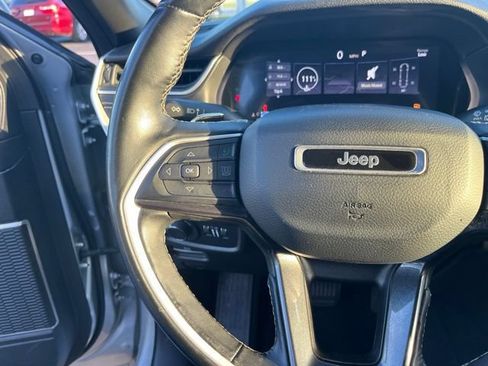 Used 2022 Jeep Grand Cherokee Altitude AWD/4WD image 17