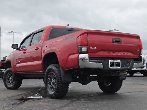 Used 2018 Toyota Tacoma SR5 AWD/4WD image 11