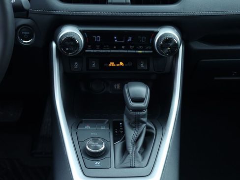 Used 2025 Toyota RAV4 XLE image 25