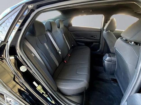 Used 2025 Hyundai Elantra SEL image 22