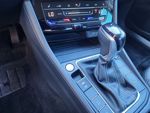 Certified 2025 Volkswagen Jetta SE image 30