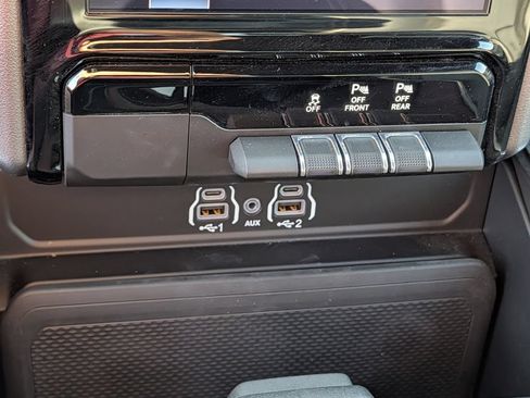 Used 2026 RAM 1500 Laramie AWD/4WD image 15