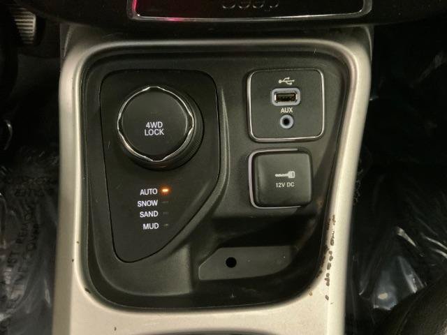 Used 2018 Jeep Compass Latitude AWD/4WD image 17