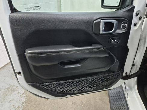 Used 2021 Jeep Wrangler Unlimited Sahara w/ Cold Weather Group AWD/4WD image 15