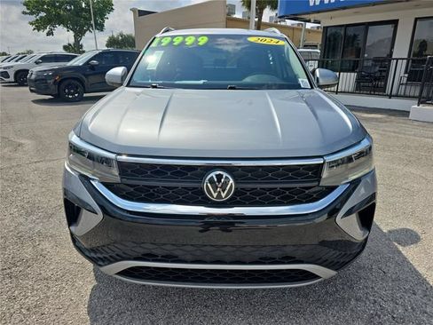 Used 2024 Volkswagen Taos SE FWD image 2