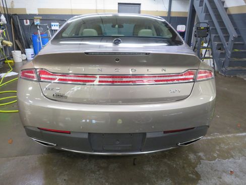 Used 2020 Lincoln MKZ w/ Convenience Package FWD image 4