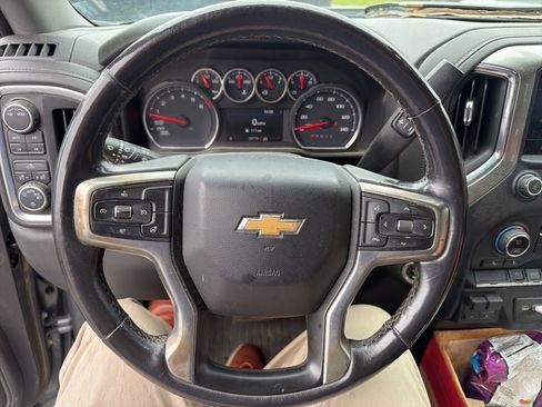 Used 2021 Chevrolet Silverado 1500 LT AWD/4WD image 36