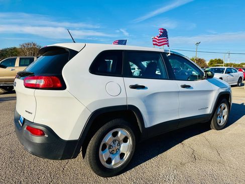 Used 2014 Jeep Cherokee Sport image 32