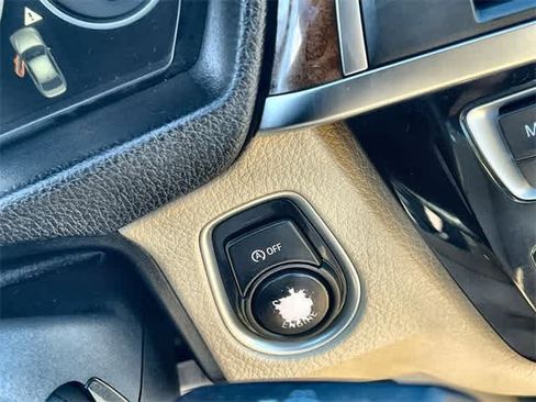 Used 2018 BMW 320i Sedan image 28