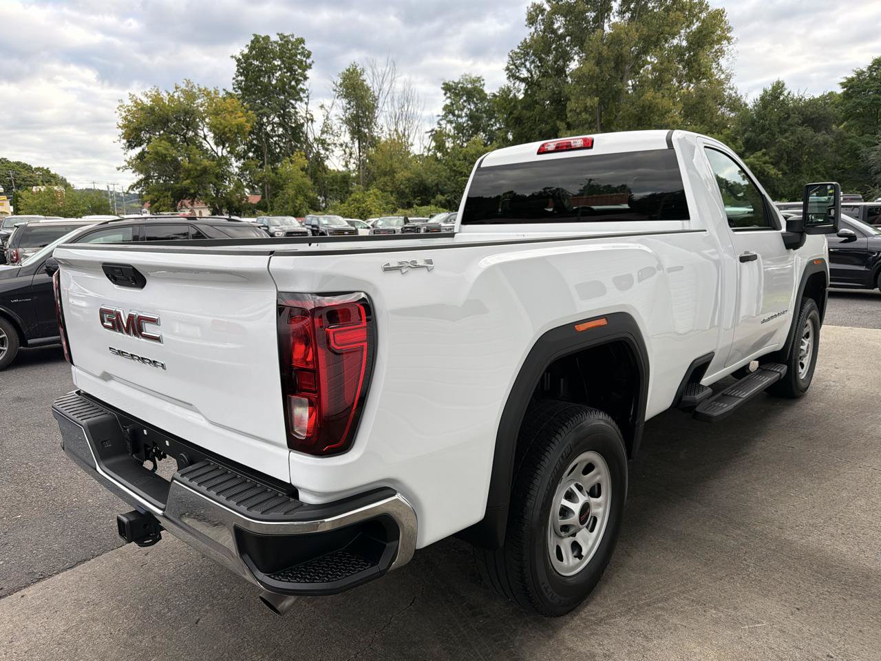 Used 2024 GMC Sierra 3500 Pro w/ Convenience Package AWD/4WD image 4