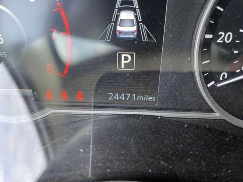 Used 2025 Nissan Versa SV image 39