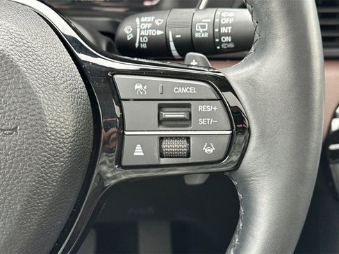 Certified 2025 Honda Pilot Elite image 32