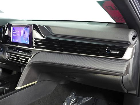 Used 2025 Toyota Camry SE FWD image 14