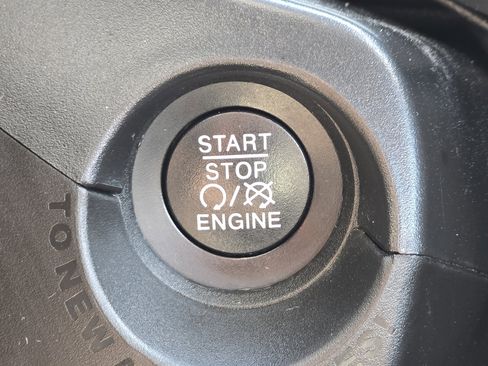 Used 2019 Jeep Renegade Limited image 8