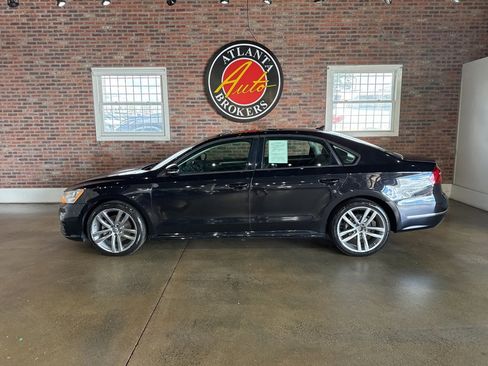 Used 2018 Volkswagen Passat 2.0T R-Line image 14