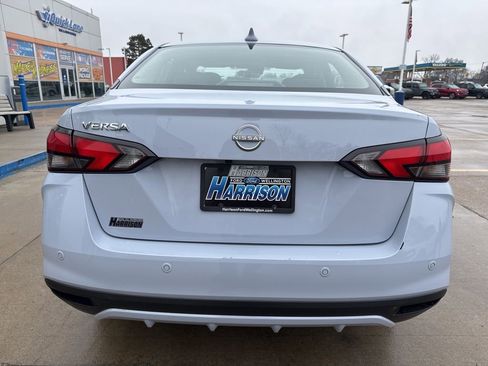 Used 2025 Nissan Versa SV image 27