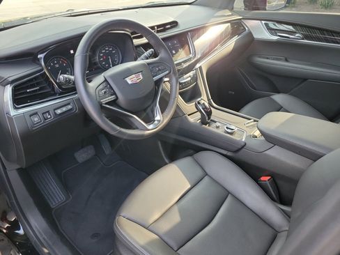 Used 2025 Cadillac XT6 Premium Luxury w/ Technology Package FWD image 30