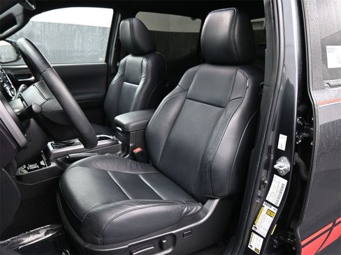 Used 2022 Toyota Tacoma TRD Sport image 17