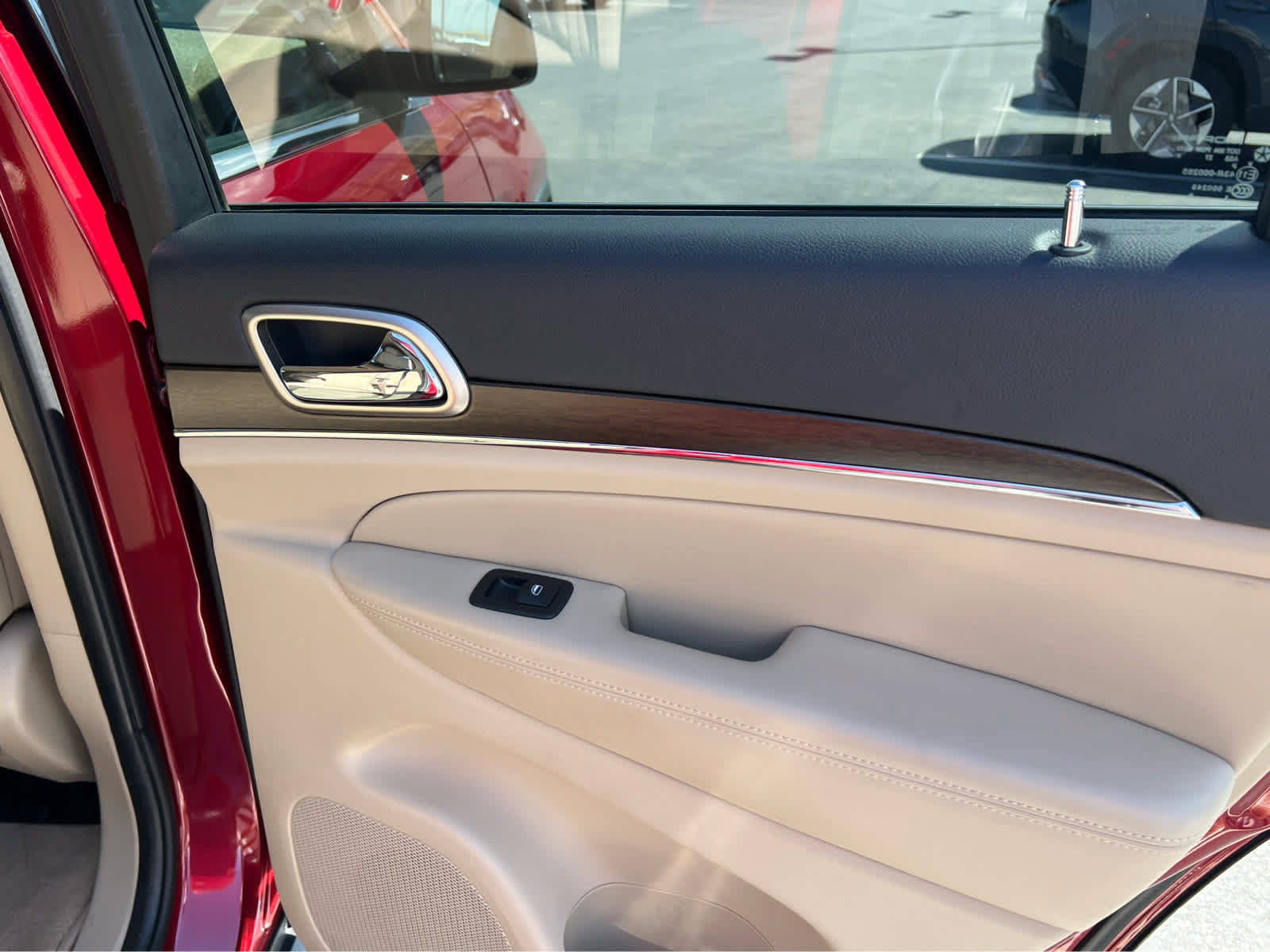 Used 2015 Jeep Grand Cherokee Limited AWD/4WD image 28