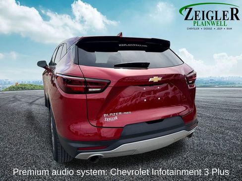 Used 2025 Chevrolet Blazer LT AWD/4WD image 4