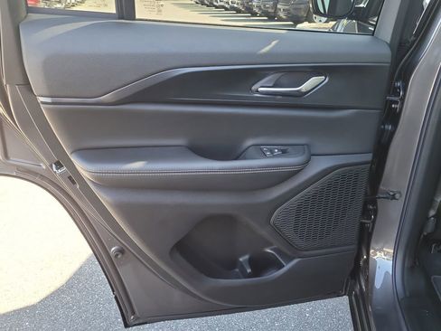 New 2025 Jeep Grand Cherokee Altitude image 8