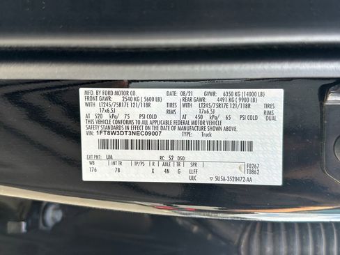 Used 2022 Ford F350 Platinum w/ FX4 Off-Road Package image 30