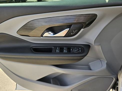 Used 2024 GMC Terrain SLE FWD image 13