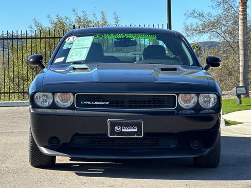 Used 2013 Dodge Challenger SXT image 8