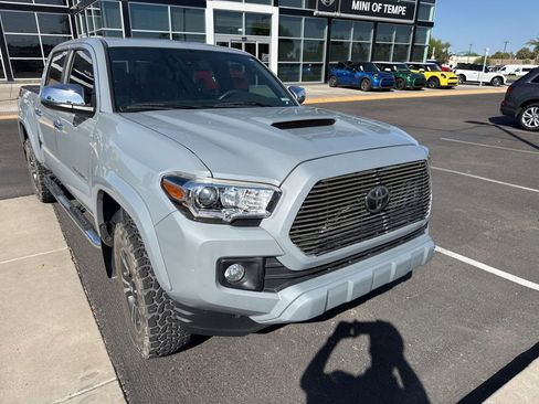 Used 2019 Toyota Tacoma TRD Sport AWD/4WD image 2