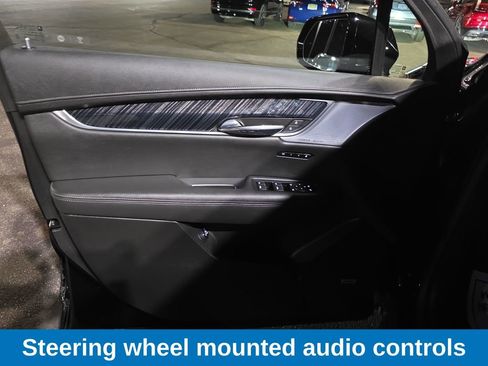 Used 2025 Cadillac XT6 Premium Luxury image 11