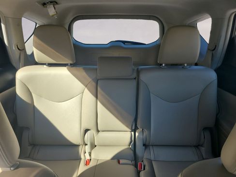 Used 2014 Toyota Prius V Three image 17