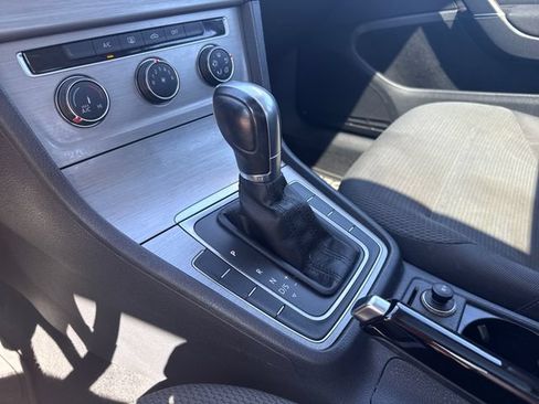 Used 2016 Volkswagen Golf S FWD image 23