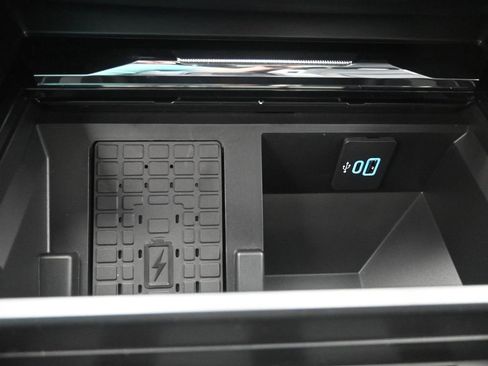 New 2026 Ford F250 Lariat w/ Black Appearance Package image 30