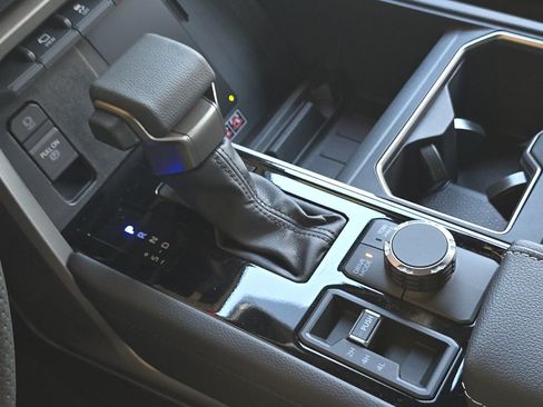 New 2026 Toyota Tundra Limited AWD/4WD image 18