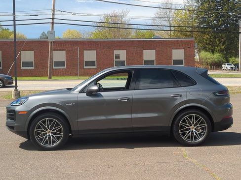 Used 2024 Porsche Cayenne AWD/4WD image 7