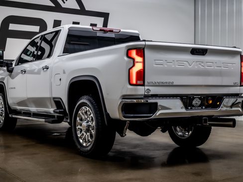 Used 2025 Chevrolet Silverado 2500 LTZ w/ LTZ Premium Package AWD/4WD image 32