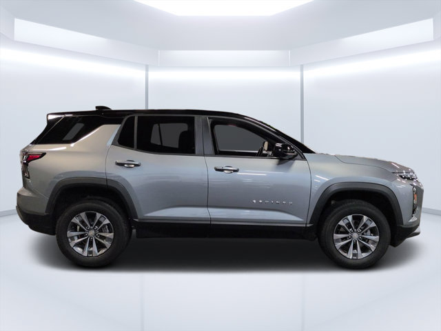 Used 2026 Chevrolet Equinox LT w/ Safety and Technology Package FWD image 2