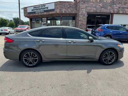 Used 2020 Ford Fusion SE FWD image 16