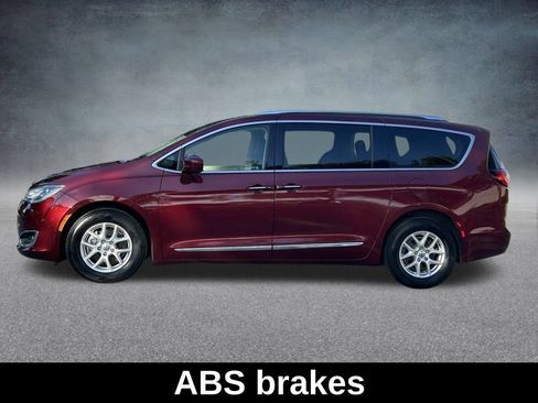 Certified 2020 Chrysler Pacifica Touring-L image 9