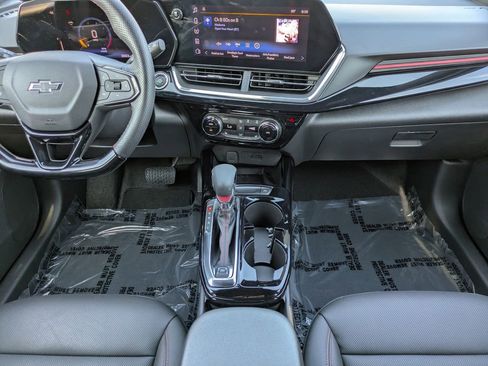 Used 2025 Chevrolet Trax RS w/ Sunroof Package image 18