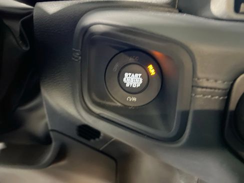 Used 2025 Jeep Wrangler Unlimited Rubicon AWD/4WD image 31